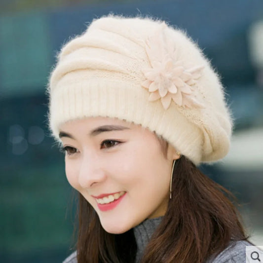 Chapeau Femme Hiver en Laine Tricotée – Béret Épais et Chaud avec Fleur, Automne-Hiver